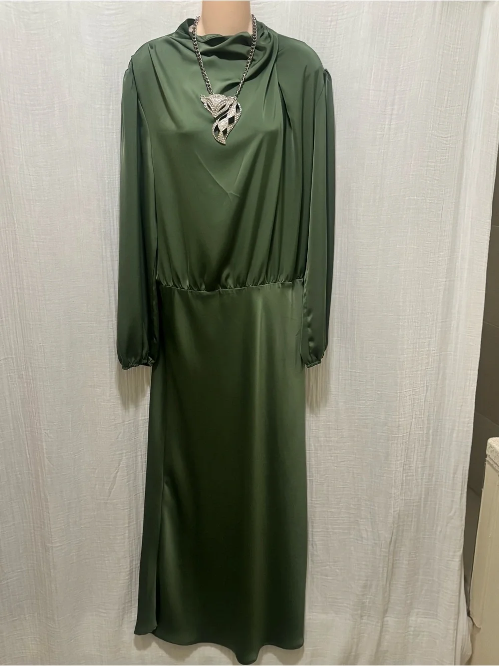 Elegant High-Neck Long Sleeve Green Satin Maxi Dress size XL - Picture 2 of 5